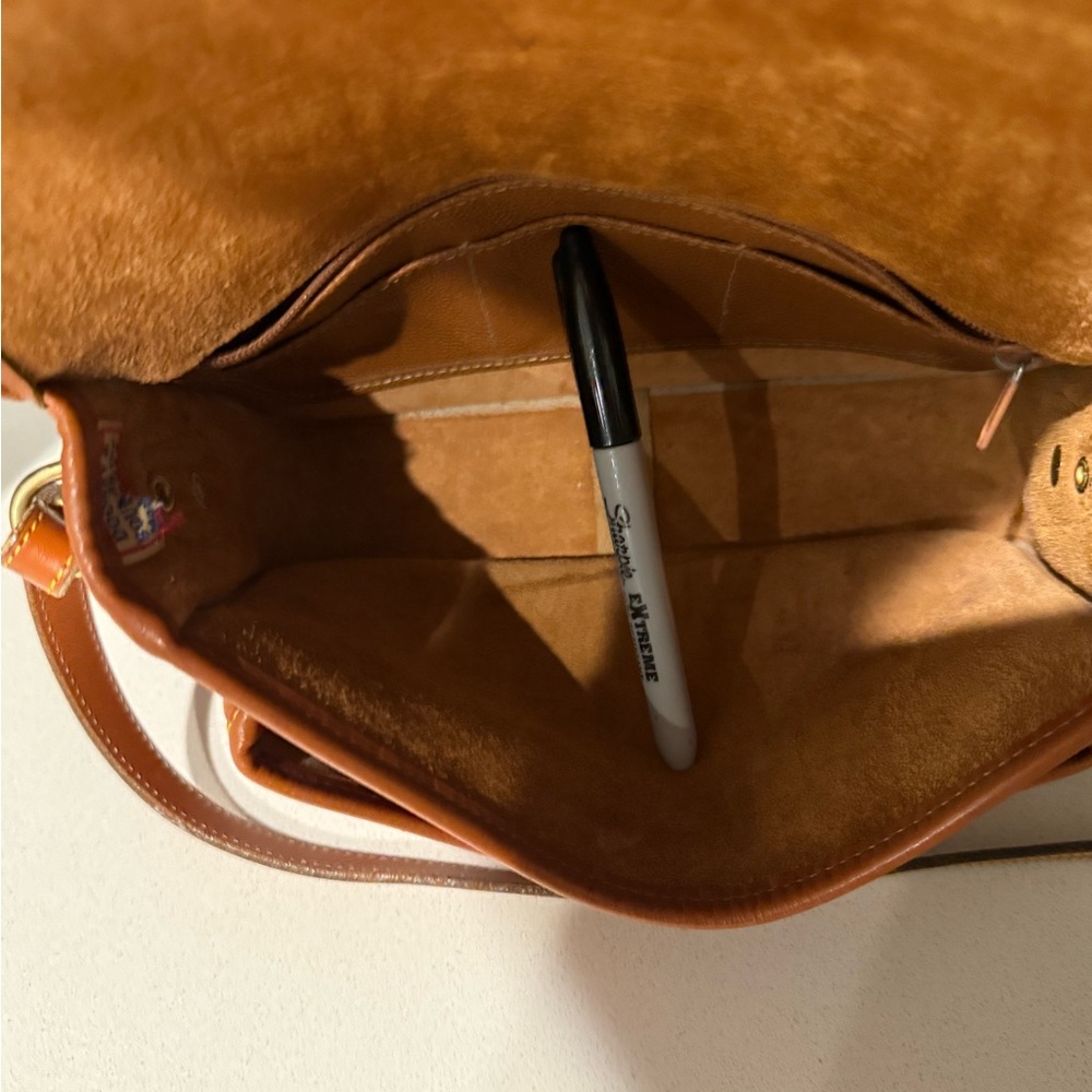 Vintage Dooney and Bourke R125 Pocket Equestrian East West Flap - Picture 5 of 6